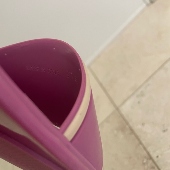 Prada slides - Picture 6 of 7